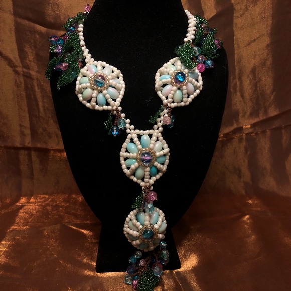 Handmade Beaded necklace - Picture 1 of 3